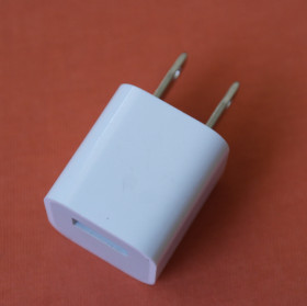 Зарядні пристрої Зарядные устройства ^/--/^ Сетевой адаптер Apple USB Power Adapter A /--/ 1385 ^_^^^ Apple USB Power Adapter A /--/ 1385 - фото фото фото
