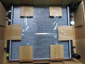 Радіатори Радиаторы ^/--/^ Радиатор основной VW Golf Bora Skoda Octavia Leon ^_^^^ Радіатор VW Golf Bora Skoda Octavia Leon - фото фото фото