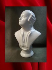 Статуетки, Скульптури, Фігурки, Фарфор Статуэтки, Скульптуры, Фигурки, Фарфор ^/--/^ 440 Бюст Ломоносов, ЛФЗ, оригинал, высота 17 см. ^_^^^ 440 Бюст Ломоносов, ЛФЗ, оригінал, висота 17 см. - фото фото фото