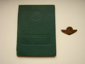 Відзнаки Знаки отличий ^/--/^ Знак тракторист-машинист 3 кл. + аттестат об окончании сельского ПТУ  (тракторист) 1968 г. ^_^^^ Знак тракторист-машиніст 3 кл. + атестат про закінчення сільського ПТУ (тракторист) 1968 р. - фото фото фото