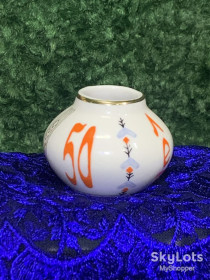 Статуетки, Скульптури, Фігурки, Фарфор Статуэтки, Скульптуры, Фигурки, Фарфор ^/--/^ Мініатюрна порцелянова ваза «50 років СРСР» Коростень Вінтаж | Розпис | Позолота | Н /--/ 2104 ^_^^^ Миниатюрная фарфоровая ваза «50 лет СССР» Коростень Винтаж | Роспись | Позолота | Н /--/ 2104 - фото фото фото