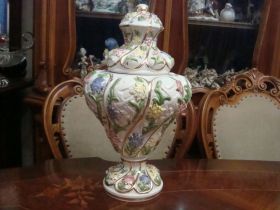 Кухонне начиння, посуд, столове срібло Кухонная утварь, посуда, столовое серебро ^/--/^ Шикарная Старинная Ваза Фарфор Каподимонте Италия Позолота Роспись ^_^^^ Шикарна Старовинна Ваза Фарфор Каподимонте Італія Позолота Розпис - фото фото фото
