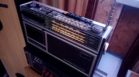 Радіоприймачі Радиоприемники ^/--/^ Магнітола TELEFUNKEN BAJAZZO CR 1000 в чудовому стані, повністю робоча. ^_^^^ Магнитола TELEFUNKEN BAJAZZO CR 1000 в великолепном состоянии, полностью рабочая. - фото фото фото