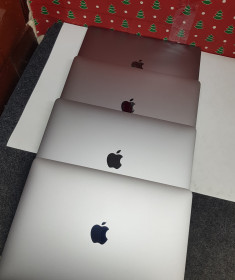 Apple MacBook Apple MacBook ^/--/^ Macbook pro A /--/ 2251 2 шт , Macbook Air  A /--/ 2179 1 шт , 1932  1 /--/ шт на запчастини, без материнки!!!! - фото фото фото