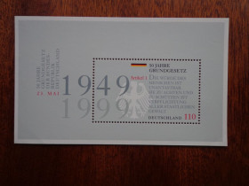 Сучасні з  року Современные с  года ^/--/^ Германия, 1999 год, 50 лет конституции ФРГ, негаш.блокMNH, Михель№48 КЦ 6 евро ^_^^^ Німеччина, 1999 рік, 50 років конституції ФРН, негаш.блокMNH, Міхель No /--/ 48 КЦ 6 євро - фото фото фото