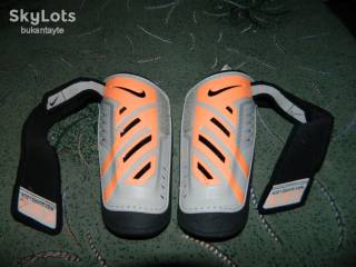 Інше Другое ^/--/^ Щитки детские футбольные фирменные "NIKE" оригинал ^_^^^ Щитки дитячі футбольні фірмові "NIKE" оригінал - фото фото фото