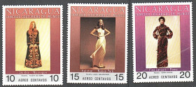 Центральна Америка Центральная Америка ^/--/^ Никарагуа  (1973) Мода. Платья от известных дизайнеров ^_^^^ Нікарагуа (1973) Мода. Плаття від відомих дизайнерів - фото фото фото