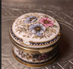 Інше Другое ^/--/^ * Шкатулочка Англия - Falcon China Staffordshire Victoriana Pattern China Box ^_^^^ Англія - Falcon China Staffordshire Victoriana Pattern China Box - фото фото фото
