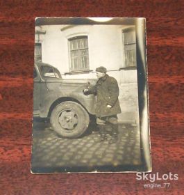 Листи, фото Письма, фото ^/--/^ Водитель на фоне демобилизованного грузовика Ford G /--/ 8 /--/ T. 1940-50-е гг. ^_^^^ Водій на тлі демобілізованої вантажівки Ford G /--/ 8 /--/ T. 1940-50-і рр.. - фото фото фото