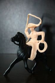 Фігурки, солдатики Фигурки, солдатики ^/--/^ ковбой с лассо на коне TIM-MEE сделано в США 70 /--/ мм ОРИГИНАЛ редкая ФИГУРКА ^_^^^ ковбой з лассо на коні TIM-MEE зроблено в США 70 /--/ мм Орігінал рідкісна Фігурка - фото фото фото