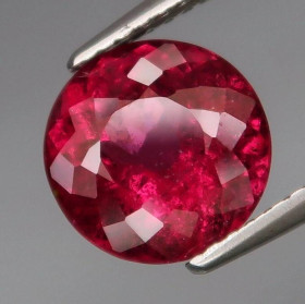 Гранат Гранат ^/--/^ Родолит гранат 3.22 карат  9 X 9 X 5 mm ^_^^^ Родоліт гранат 3.22 карат 9 X 9 X 5 mm - фото фото фото