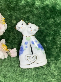 Статуетки, Скульптури, Фігурки, Фарфор Статуэтки, Скульптуры, Фигурки, Фарфор ^/--/^ Статуетка «Закохані котики» порцелянова фігурка, сині троянди та серце  (Н /--/ 8194) ^_^^^ Статуэтка «Влюбленные котики» фарфоровая фигурка, синие розы и сердце (Н /--/ 8194) - фото фото фото