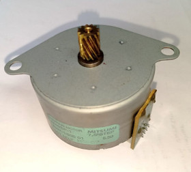 Комплектуючі Комплектующие ^/--/^ Головний двигун  HP LJ 1000 RH /--/ 7-1505-000 /--/ CN/dissa Mitsumi M /--/ 49 /--/ S-1 7.5 /--/ D STEP MOTOR ^_^^^ Главный двигатель HP LJ 1000 RH /--/ 7-1505-000 /--/ CN/dissa Mitsumi M /--/ 49 /--/ S-1 7.5 /--/ D STEP MOTOR - фото фото фото