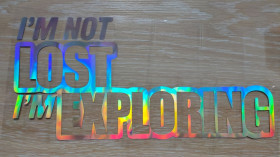 Наліпки, емблеми Наклейки, эмблемы ^/--/^ Наклейка на авто im not lost im exploring переводится Я не потерялся, я исследую ^_^^^ Наклейка на авто im not lost im exploring перекладається Я не загубився, я досліджую - фото фото фото