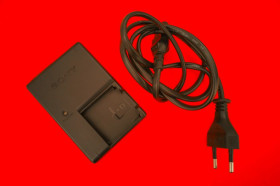 Акумулятори, зарядні пристрої Аккумуляторы, зарядные устройства ^/--/^ Зарядное sony bc-csg bccsge для аккумуляторов np-bg /--/ 1 np-fg /--/ 1 без надписи Sony ^_^^^ Зарядне sony bc-csg bccsge для акумуляторів np-bg /--/ 1 np-fg /--/ 1 - фото фото фото