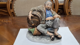 Статуетки, Скульптури, Фігурки, Фарфор Статуэтки, Скульптуры, Фигурки, Фарфор ^/--/^ Статуэтка фигурка Пьяница с бочкой вина Artistic porcelain poema Румыния ^_^^^ Статуетка фігурка П'яниця з бочкою вина Artistic porcelain poema Румунія - фото фото фото
