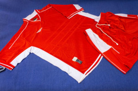 Куртки, костюми Куртки, костюмы ^/--/^ Футбольная форма UMBRO с номером размер XL новая с цифрами н спине ^_^^^ Футбольна форма UMBRO з номером розмір XL нова з цифрами - фото фото фото