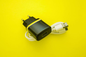 Зарядні пристрої Зарядные устройства ^/--/^ Зарядное Reddax RDX-013 USB 5 /--/ V 2.1 /--/ A Зарядка ^_^^^ Reddax RDX-013 USB 5 /--/ V 2.1 /--/ A Зарядка - фото фото фото