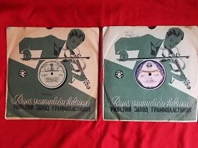 Платівки Пластинки ^/--/^ Пластинка Поет Капитолина Лазаренко.  2 разных пластинки.  Раритет СССР 1959 ^_^^^ Платівка Співає Капітоліна Лазаренка. 2 різних платівки. Раритет СРСР 1959 - фото фото фото