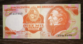 Уругвай Уругвай ^/--/^ URUGUAY Уругвай 10000 песо 1974 підпис тип 2, серія В. UNC ^_^^^ URUGUAY Уругвай 10000 песо 1974 подпись тип 2, серия В. UNC - фото фото фото