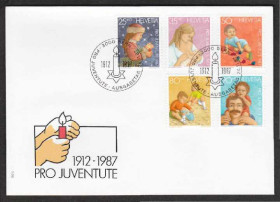 Європа Европа ^/--/^ Швейцария 1987 АКТИВНЫЕ ДЕТСКИЕ ИГРЫ ИГРУШКИ ДЕТСТВО МАТЕРИНСТВО КПД Mi.1359-1363 EUR 10 !!! ^_^^^ Швейцарія 1987 АКТИВНІ ДІТЯЧІ ІГРИ ГРУШКИ ДІТСТВО МАТЕРИНСТВО КПД Mi.1359-1363 EUR 10 !!! - фото фото фото