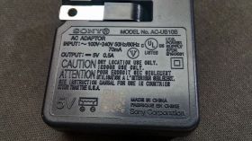 Акумулятори, зарядні пристрої Аккумуляторы, зарядные устройства ^/--/^ USB блок питания Sony AC-UB /--/ 10 /--/ B -5.0 /--/ V -0.50 /--/ A зарядное устройство для смартфонов и фототехники Вживане ^_^^^ USB блок живлення Sony AC-UB /--/ 10 /--/ B -5.0 /--/ V -0.50 /--/ A зарядний пристрій для смартфонів і фототехніки - фото фото фото