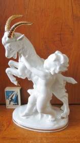 Статуетки, Скульптури, Фігурки, Фарфор Статуэтки, Скульптуры, Фигурки, Фарфор ^/--/^ Путти с архаром, козлом. Мальчик с козлом  Германия ^_^^^ Путті з архаром, козлом. Хлопчик з козлом Німеччина - фото фото фото