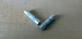 Інші радіокомпоненти Другие радиокомпоненты ^/--/^ Запобіжник 0,5 /--/ А ^_^^^ Предохранитель 0,5 /--/ А - фото фото фото