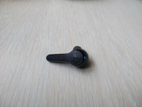 Bluetooth гарнітури Bluetooth гарнитуры ^/--/^ Bluetooth навушник лівий JBL TUNE 215 /--/ TWS  оригінал ^_^^^ Bluetooth наушник левый JBL TUNE 215 /--/ TWS - фото фото фото