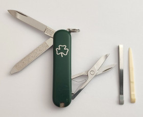 Ножі, мультітули Ножи, мультитулы ^/--/^ Нож-брелок Victorinox Classic SD Shamrock  (Клевер) ^_^^^ Ніж-брелок Victorinox Classic SD Shamrock (Клевер) - фото фото фото