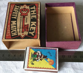 Філуменія Филумения ^/--/^ Спички сірники THE KEY SAFETY MATCH Чехословакія 80 х 58 х 36 мм Дерев&amp;apos;яна коробка великий розмір ^_^^^ Спички спички THE KEY SAFETY MATCH Чехословакия 80 х 58 х 36 мм Деревянная коробка большой размер - фото фото фото