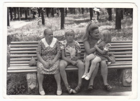 Листи, фото Письма, фото ^/--/^ Жизнь в СССР Семейное фото в парке Мода ретро фото  (13 х 18) Р /--/ 9 ^_^^^ Сімейне фото в парку Мода ретро фото (13 х 18) Р /--/ 9 - фото фото фото