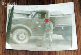 Листи, фото Письма, фото ^/--/^ Военный водитель на фоне грузового автомобиля ГАЗ-51 /--/ А, 1950-60-е гг. ^_^^^ Військовий водій на тлі вантажного автомобіля ГАЗ-51 /--/ А, 1950-60-і рр. - фото фото фото