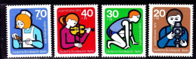 Інше Другое ^/--/^ Германия - Берлин  1974 г MNH -  дети ^_^^^ Німеччина - Берлін 1974 MNH - діти - фото фото фото
