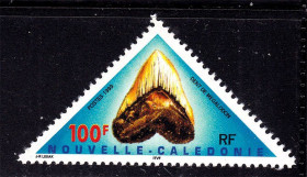 Фауна Фауна ^/--/^ Фауна . Новая Каледония   1999 г MNH - зуб мегалодона ^_^^^ Нова Каледонія 1999 р MNH - зуб мегалодону - фото фото фото