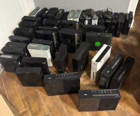 Xbox Xbox ^/--/^ 35 приставки            (Xbox One, PS /--/ 3, XBox 360) - 1000 грн любая ^_^^^ 41 приставки (Xbox One, PS /--/ 2, PS /--/ 3, XBox 360) - фото фото фото