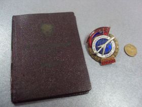 Відзнаки Знаки отличий ^/--/^ знак за безаварийный налет пилот 20000 км на документах №32 ^_^^^ знак за безаварійний наліт пілот 20000 км на документах No /--/ 32 - фото фото фото