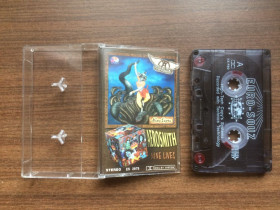 Касети Кассеты ^/--/^ Музыкальный альбом на кассете &amp;quot;Aerosmith ‎– Nine Lives&amp;quot; [CD Club ‎– ES 3978] ^_^^^ Музичний альбом на касеті &amp;quot;Aerosmith - Nine Lives &amp;quot; [CD Club - ES 3978] - фото фото фото