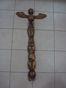 Статуетки, Скульптури, Фігурки, Фарфор Статуэтки, Скульптуры, Фигурки, Фарфор ^/--/^ Фигура дерево языческий тотем птица с солнцем и человек резьба длина 103 см №10545 ^_^^^ Фігура дерево язичницький тотем птах з сонцем і людина різьблення довжина 103 см No /--/ 10545 - фото фото фото