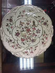 Статуетки, Скульптури, Фігурки, Фарфор Статуэтки, Скульптуры, Фигурки, Фарфор ^/--/^ Европа. SZOLNAY.  Тарелка настенная. ^_^^^ Європа. SZOLNAY. Тарілка настінна. - фото фото фото